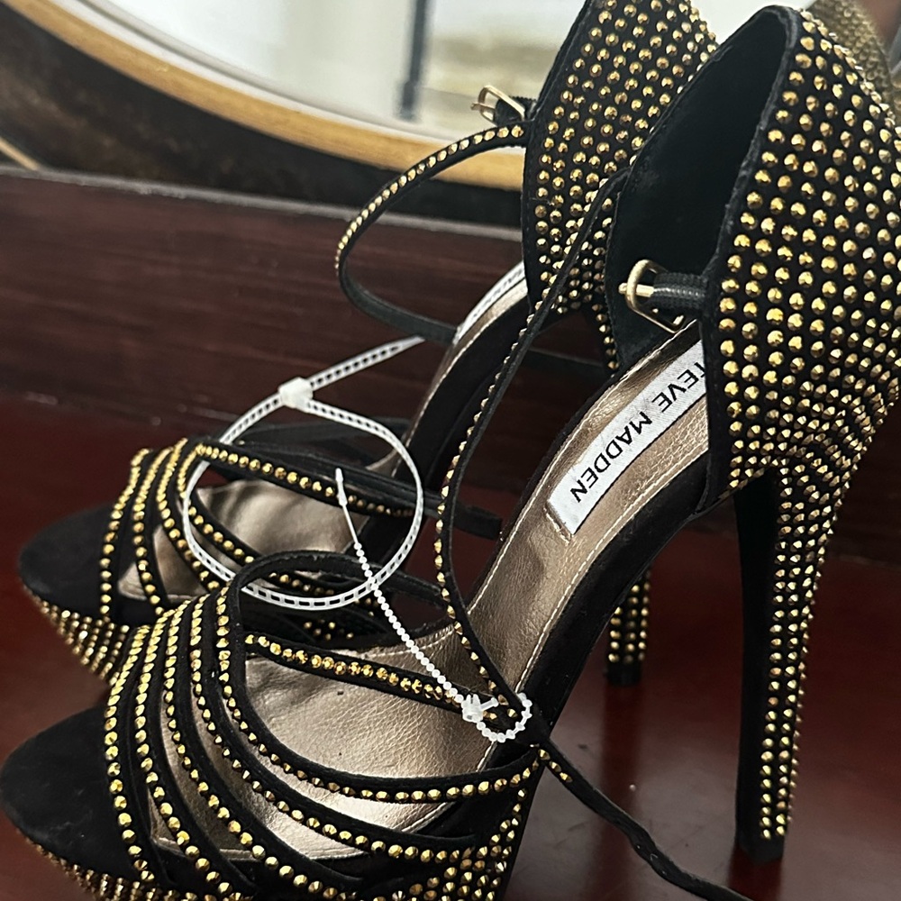 Steve Madden Black and gold sequin heels